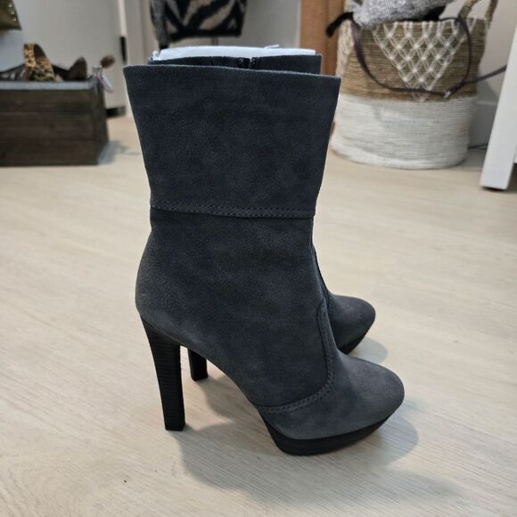 BCBG Max Azria Boots Heels Suede Grey Aubrey SZ 9.5 - Picture 3 of 6
